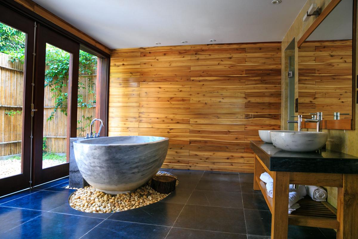 Bagno moderno con doccia walk-in
